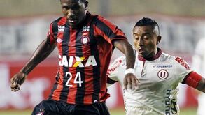 At. Paranaense ainda aguarda fumo branco por Douglas Coutinho
