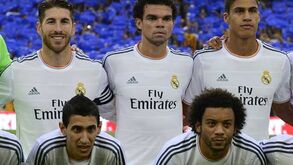 Ancelotti pondera jogar com três centrais no dérbi