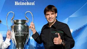 Morientes: «Adeptos vão sempre preferir Raúl a Ronaldo»