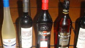 Todas as bebidas alcoólicas proibidas até aos 18 anos