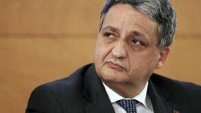 Cigarros eletrónicos com nicotina proibidos em todos os espaços públicos fechados