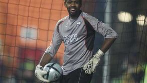 U. Leiria não o pôde inscrever e contratou... Helton