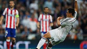 Merengues regateiam Chicharito com o Manchester United