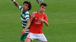 Benfica bate Sporting por 3-2 e sobe à liderança