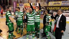 O momento em que o Sporting levantou a Taça CERS