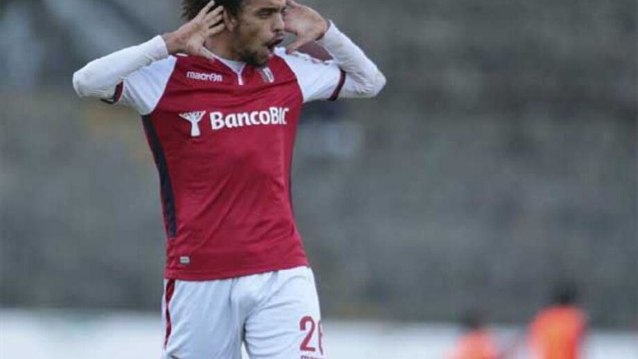 Fábio Martins opção para jogo com Gil Vicente