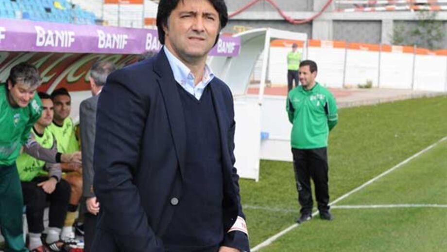 Carlos Cunha rende Tulipa no Ribeirão