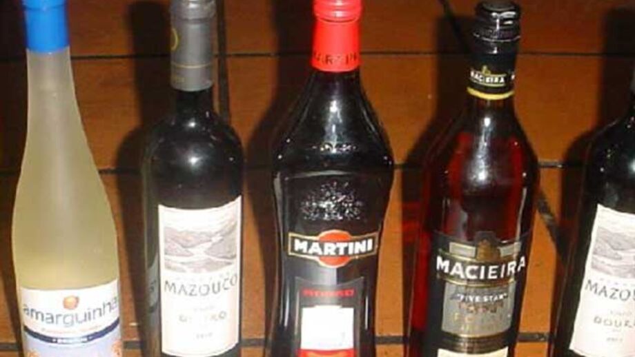 Todas as bebidas alcoólicas proibidas até aos 18 anos