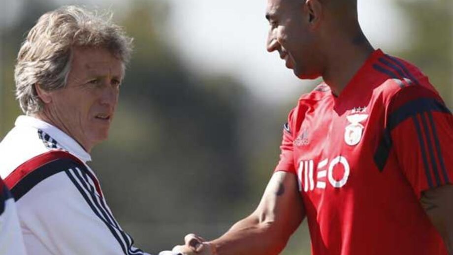 Girafa comandante à disposição de Jesus