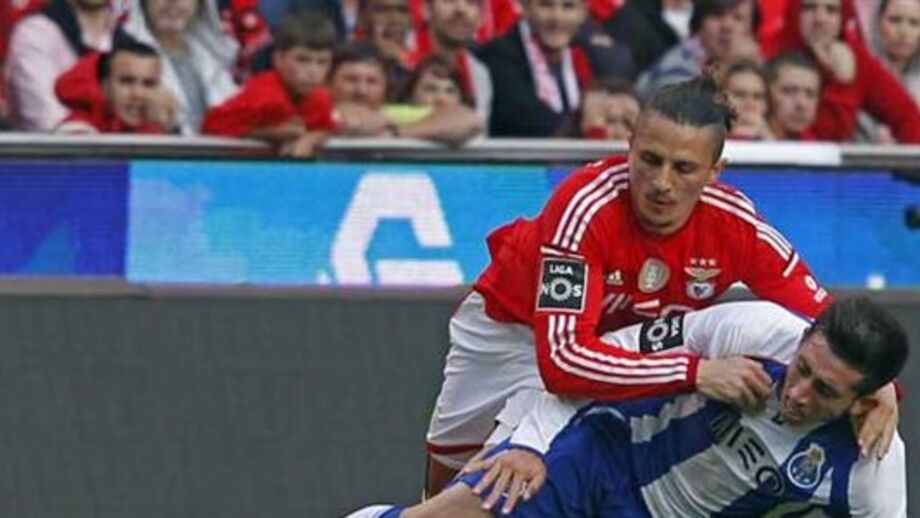 Não perder com Sporting e FC Porto na mesma época... "dá" título