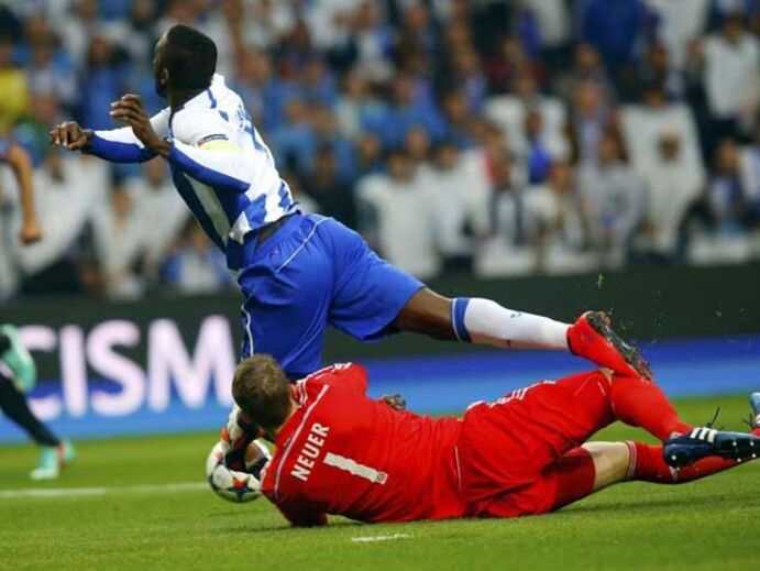 O lance do derrube de Neuer a Jackson