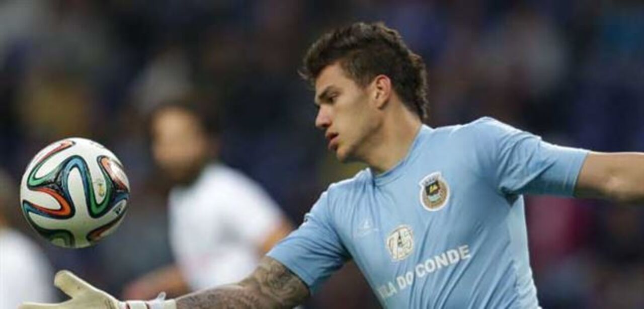 Ederson nas redes das águias