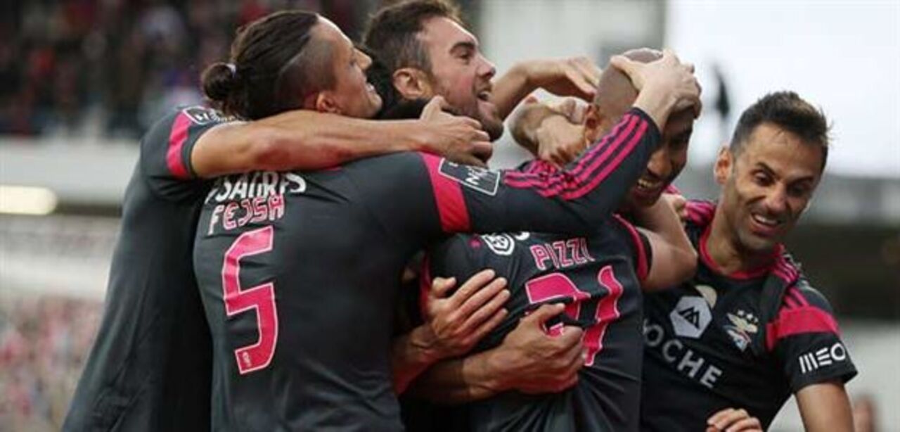 Cinco foguetes na festa