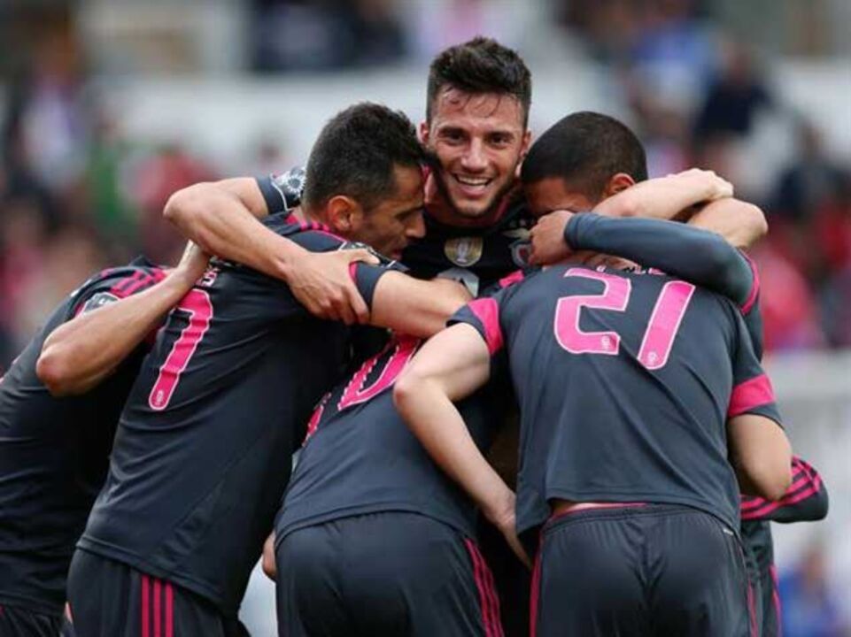 Águia perto dos 100 golos