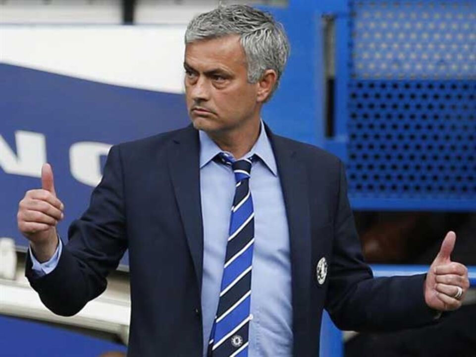 Chelsea demoliu os pequenos e somou terceiro título na era Mourinho