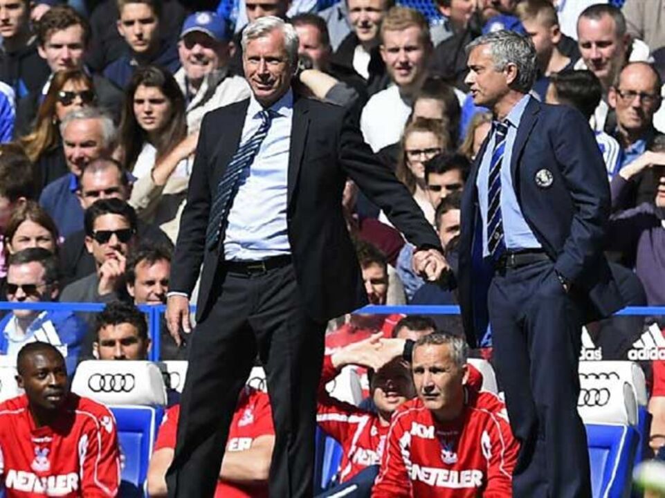 Pardew: «É por isto que Mourinho ganha o dinheiro que ganha»