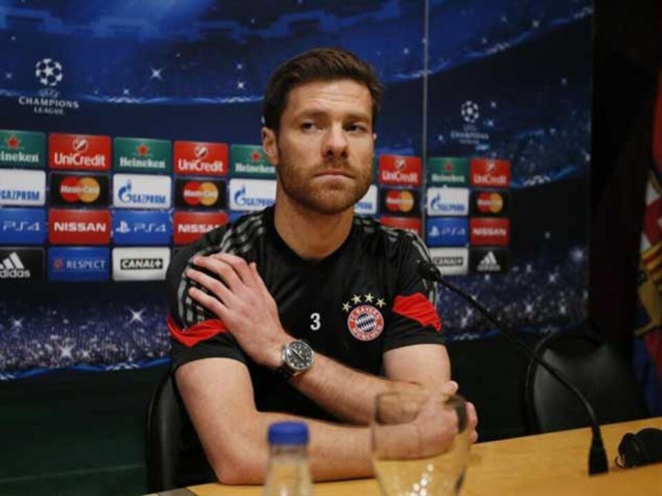 Xabi Alonso considera "Ronaldo melhor do que Messi"