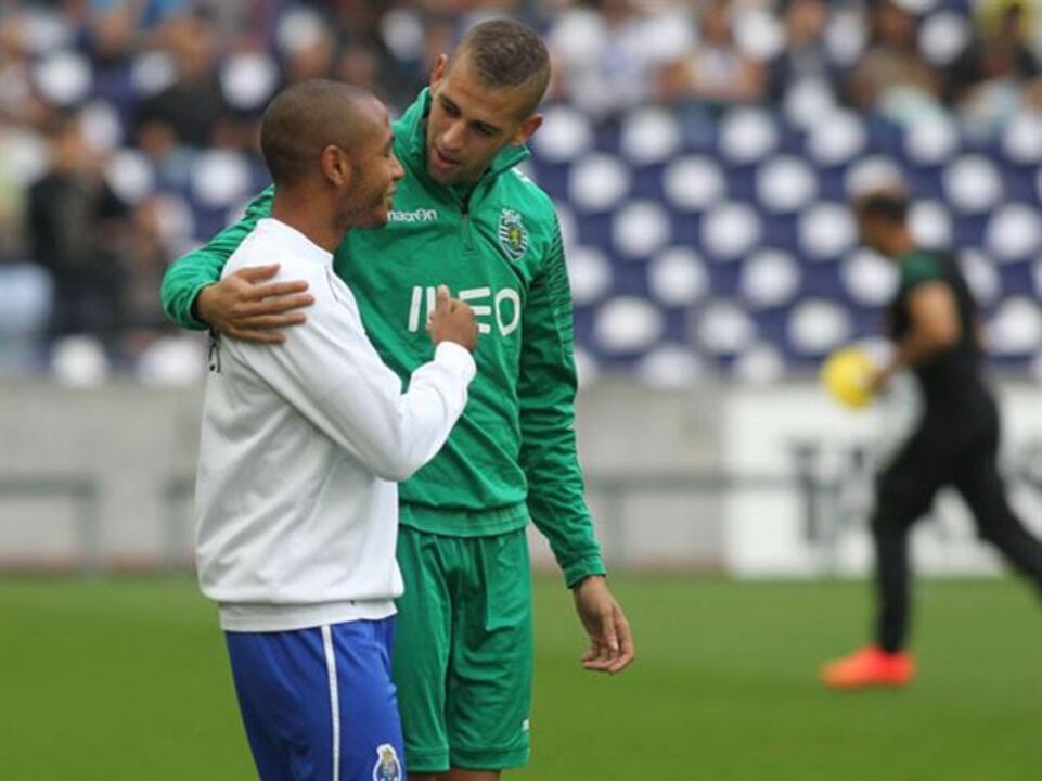 Slimani e Brahimi chamados à seleção argelina