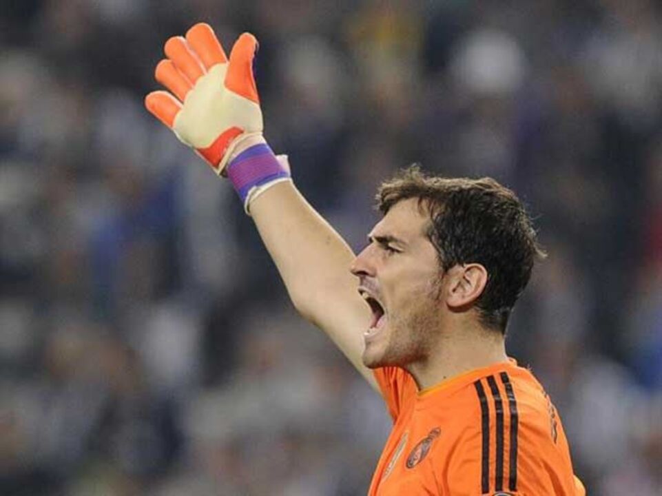 Casillas reage contra assobios