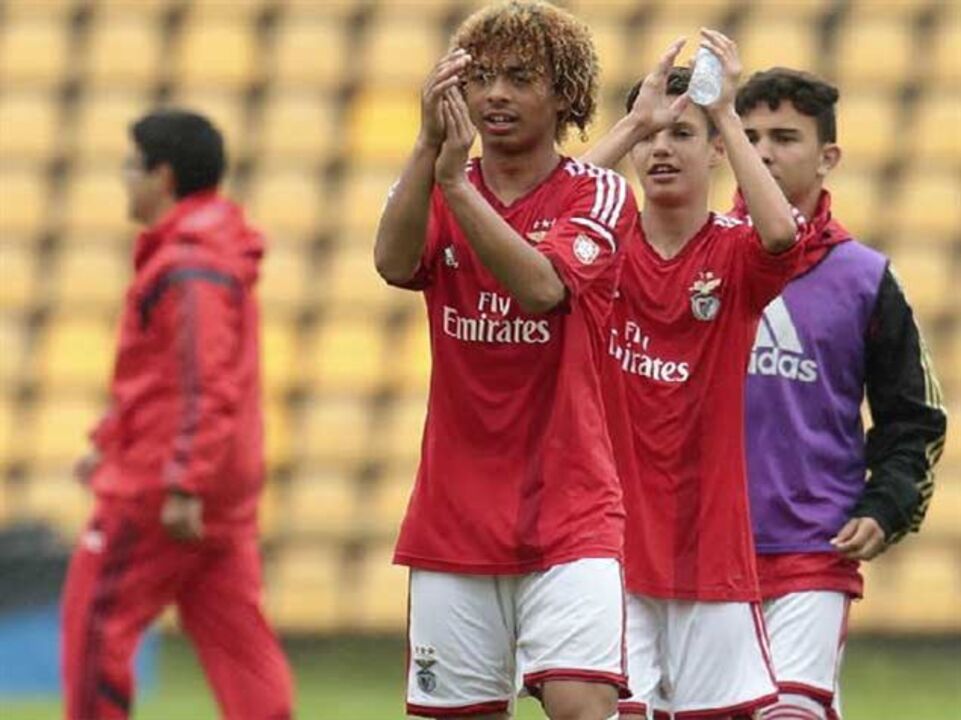 Golo de Rodrigo Conceição garante vitória ao Benfica