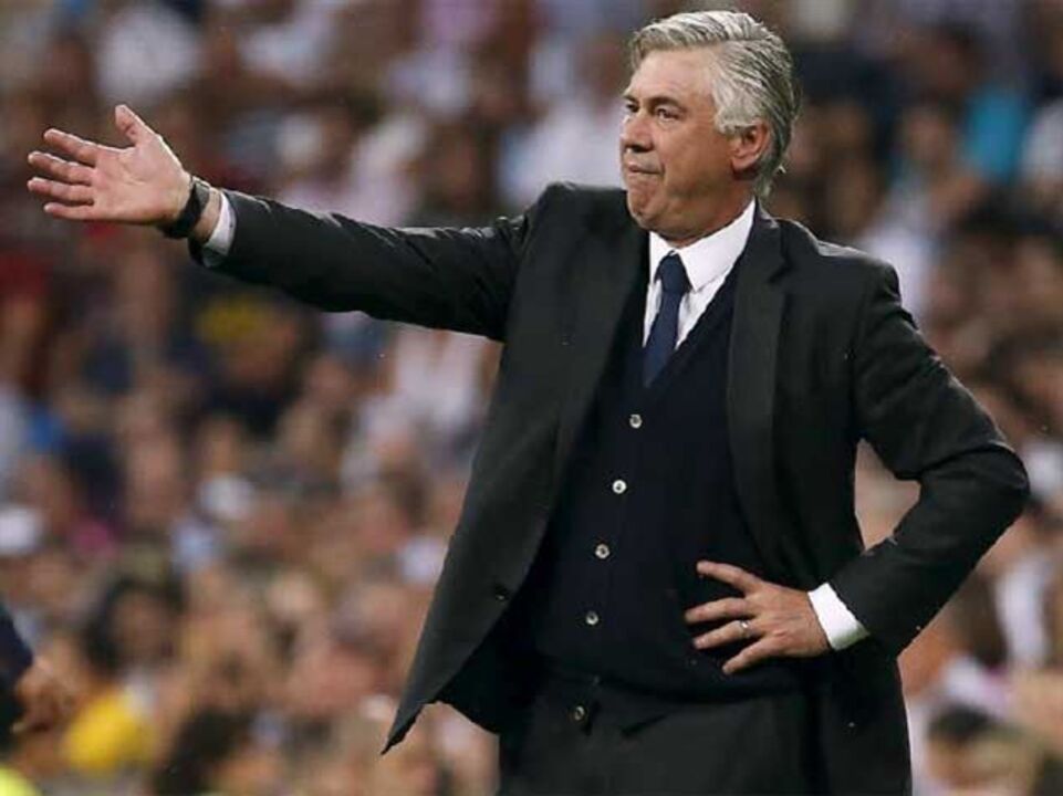 Ancelotti suspenso dois jogos por aplaudir árbitro