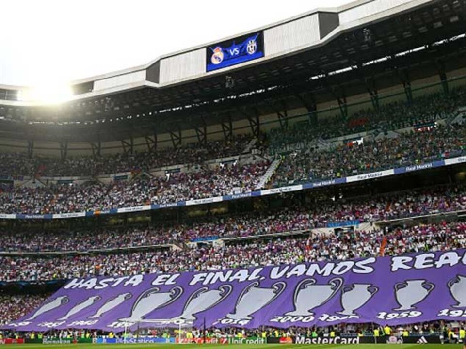 Adeptos gritaram por Mourinho no final do jogo