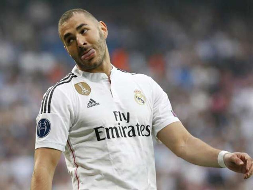 Benzema apanhado sem carta pela terceira vez