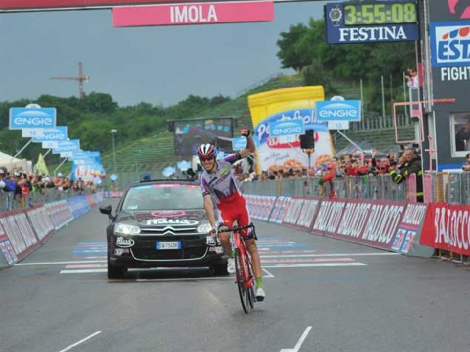 Zakarin vence em Imola e Contador segura liderança