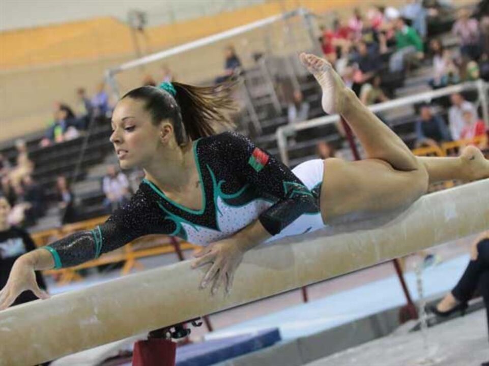 Filipa Martins lidera nas paralelas em Anadia