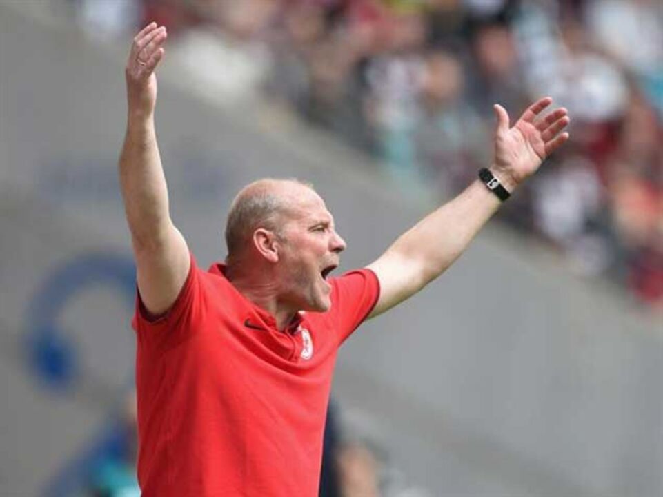 Thomas Schaaf deixa comando técnico do Eintracht Frankfurt