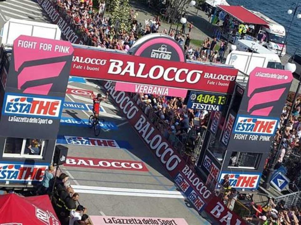 Philippe Gilbert leva a melhor na etapa 18