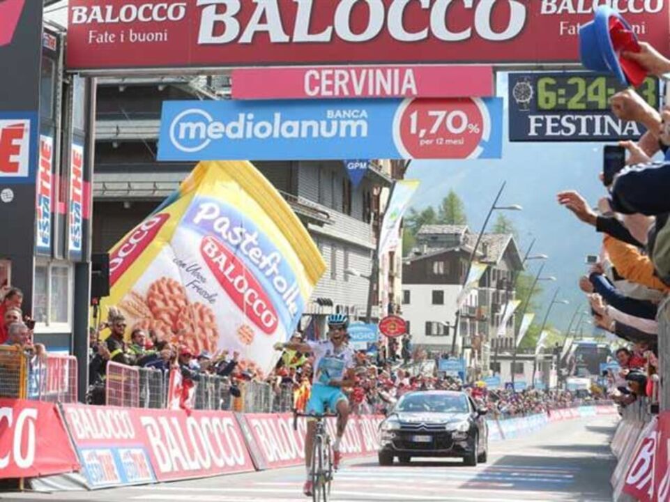 Fabio Aru vence a 19.ª etapa