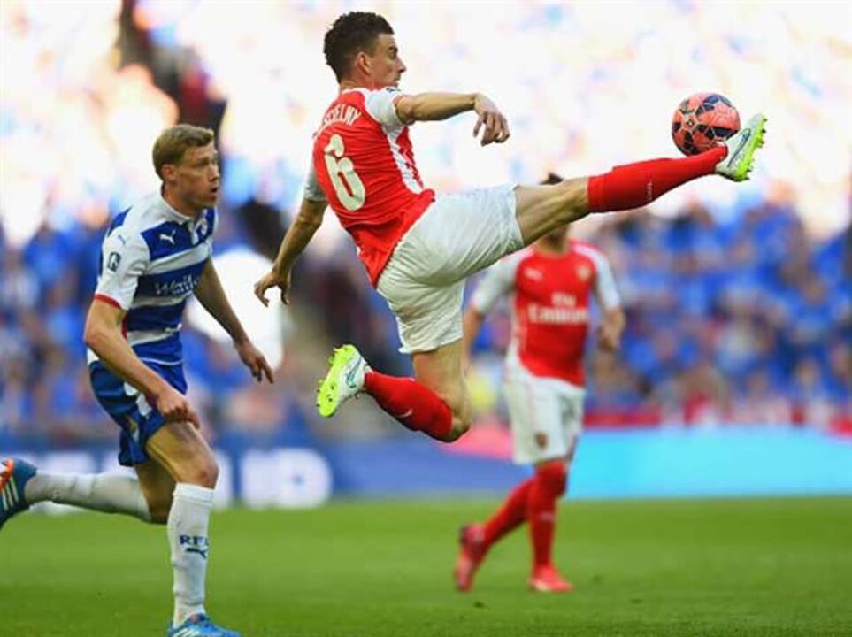 Benítez indica reforço para a defesa... Koscielny