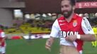 Moutinho surpreende e marca de cabeça