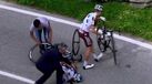 Domenico Pozzovivo transportado para o hospital após cair no Giro 