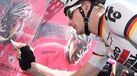 Contador ferido não conseguiu vestir a camisola rosa