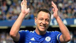 Carragher: «Terry o melhor defesa por causa de Mourinho»
