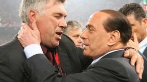 Berlusconi pediu a Ancelotti que regresse ao Milan
