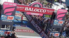 Philippe Gilbert leva a melhor na etapa 18