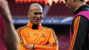 Zidane continua no comando do Castilla