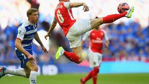 Benítez indica reforço para a defesa... Koscielny