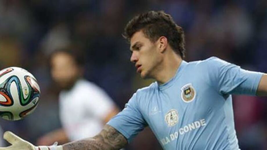 Ederson nas redes das águias