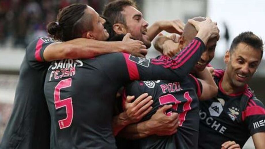 Cinco foguetes na festa