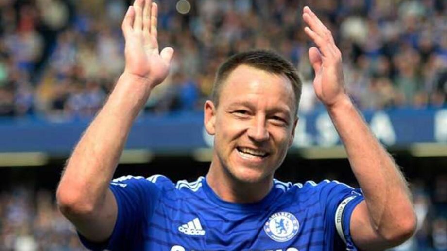 Carragher: «Terry o melhor defesa por causa de Mourinho»