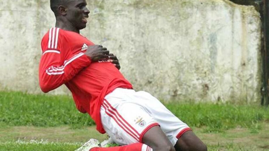 Benfica aplica "chapa 6" ao Rio Ave