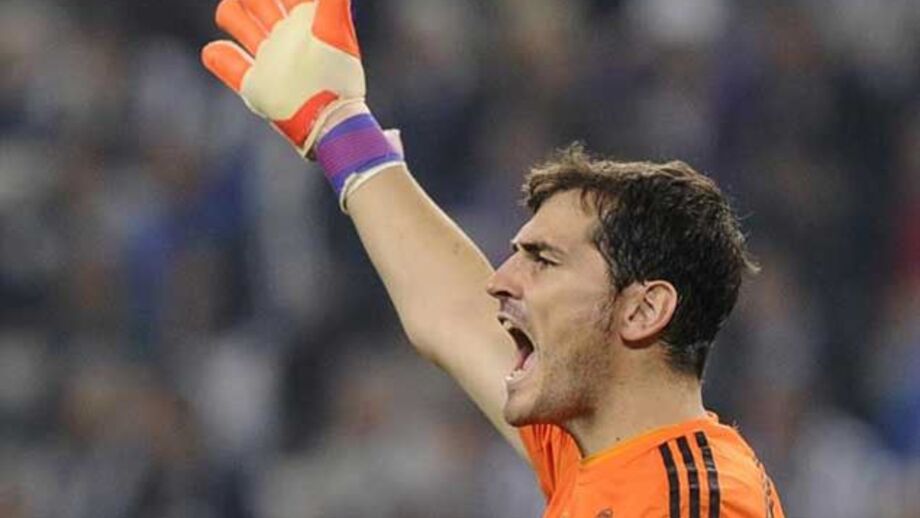 Casillas reage contra assobios