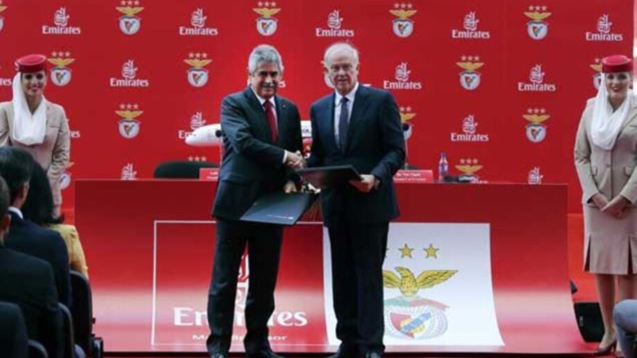 Emirates fica nas camisolas até 2017/18