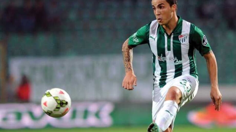 Bursaspor tenta manter Josué no seu plantel