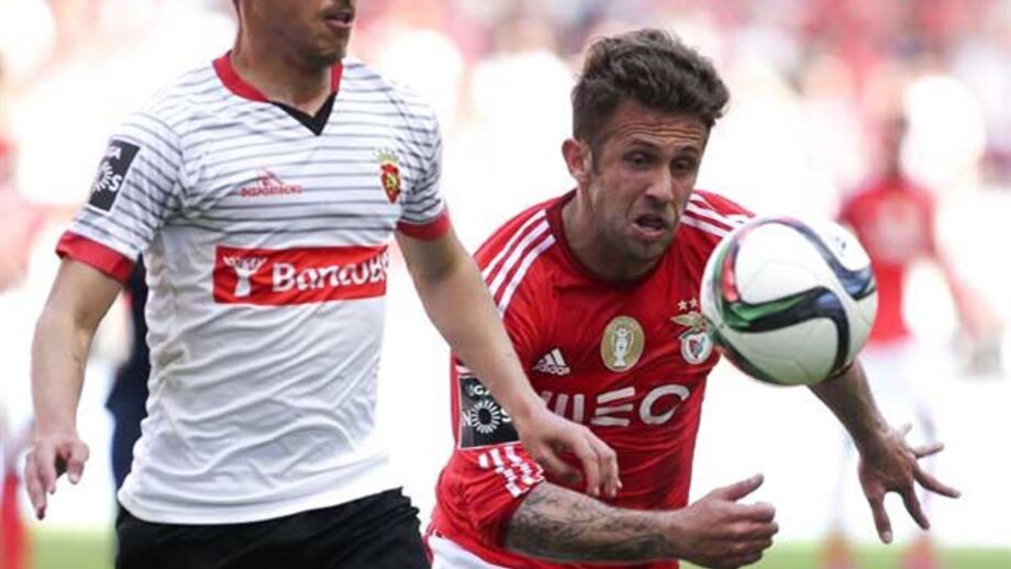 Sulejmani acelera para o flanco direito