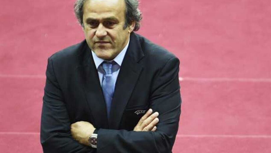 Platini pede demissão de Blatter